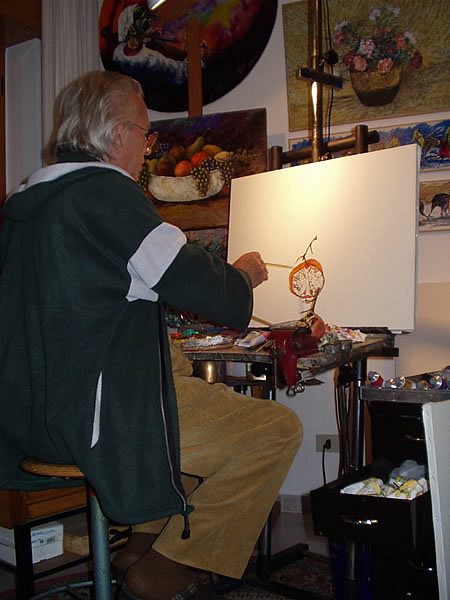 Patané mentre dipinge un quadro